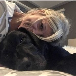 Meet your poshers, Lauryn & Buster